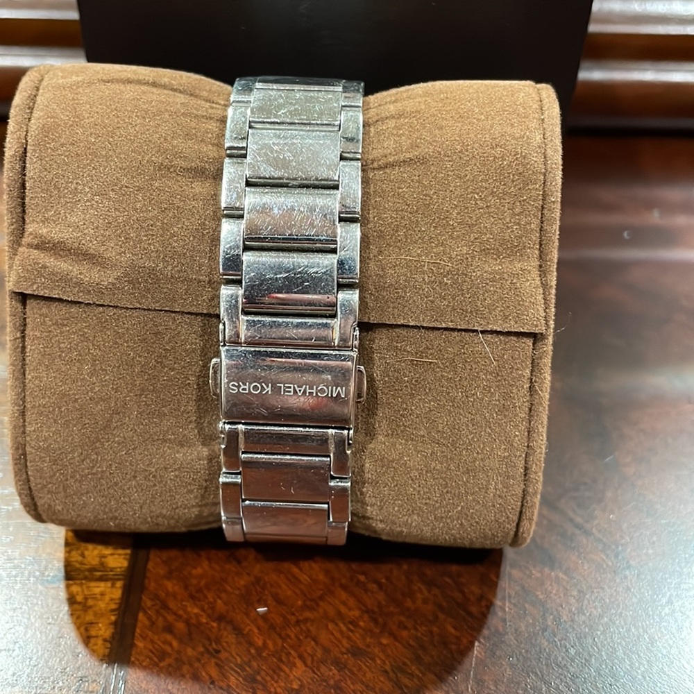 Michael Kors watch - Picture 2 of 3